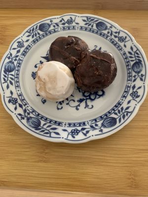 The traditional Sicilian Totò is only available for the holidays beginning in November. This is the only bakery that has a vegan-version. Chocolate or lemon are both delicious  at Panificio Astone in Siracusa