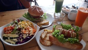 Salad tousand island dressing, tempe hotdog, tempe burger at LN Fortunate Coffee - Jogja in Yogyakarta