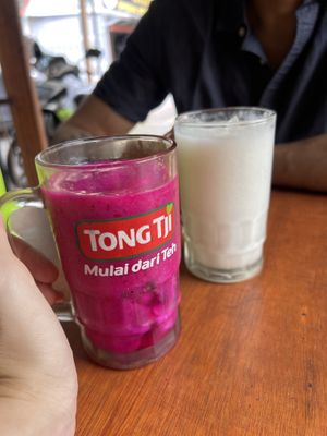 Tasty fruit drinks. Dragon fruit and sirsak   at Lusidus in Yogyakarta