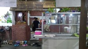 Food stall for the buffet and kitchen on the back at Veganissimo in Yogyakarta