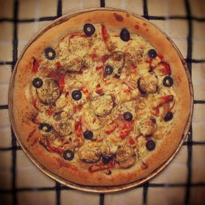 Vegan Pizza at Garden of Eden in Santa Elena De Monteverde