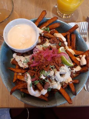 Loaded fries (9/21) at Mahalo - Hornsgatan in Stockholm