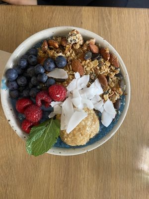 Blue spirulina bowl   at Mahalo - Hornsgatan in Stockholm
