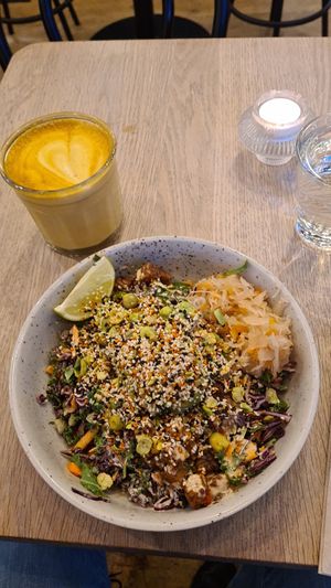 Tempeh Bowl at Mahalo - Hornsgatan in Stockholm