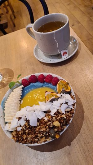 Spirulina Smoothie Bowl at Mahalo - Hornsgatan in Stockholm