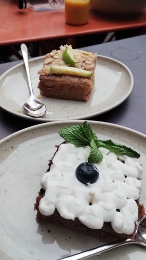 Cakes for dessert. They were ok, nothing too special at Mahalo - Hornsgatan in Stockholm