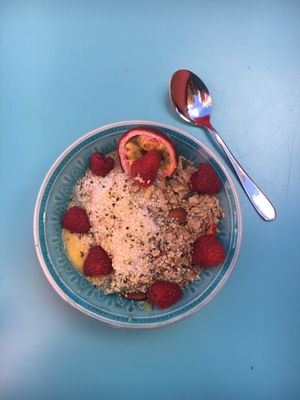 Blue spirulina bowl at Mahalo - Hornsgatan in Stockholm