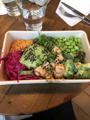 Buddha bowl at Mahalo - Hornsgatan in Stockholm