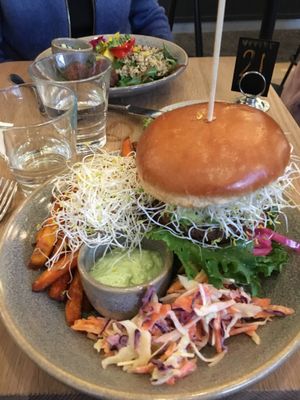 Menu item Green Godess Burger at Mahalo - Hornsgatan in Stockholm
