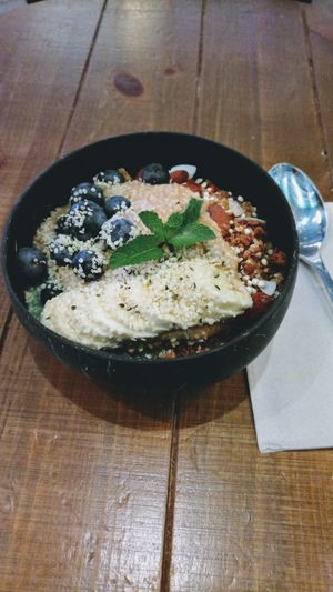 Spirulina Nice cream with Mahalo Topping at Mahalo - Hornsgatan in Stockholm