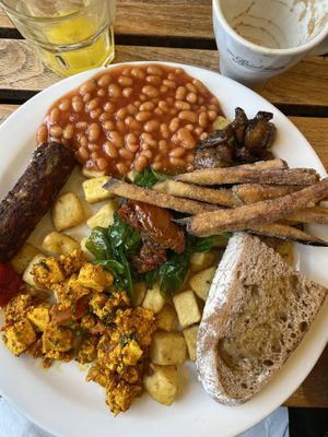 Full vegan breakfast at The Bristolian in Bristol