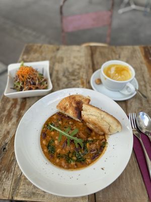 Tagesessen - Eintopf mit Bohnen und Kichererbsen  at GustaV in Salzburg