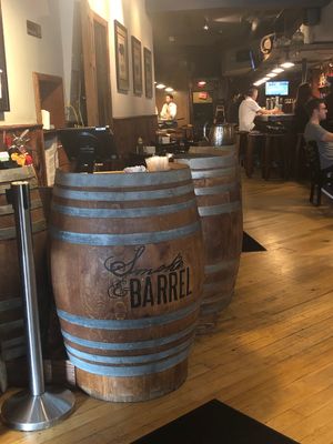 Entrance /bar  at Smoke and Barrel in Washington