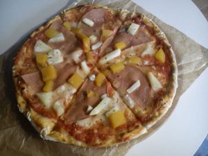 hawajska vegan pizza
 at Green Bus in Wroclaw