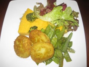 Broad bean cutlets with polenta and veg (vegan) at Dziupla in Sopot