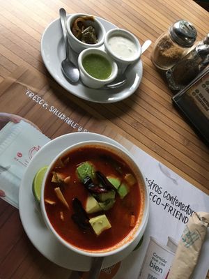 Sopa de tortilla with avocado at 100% Natural in Cancun