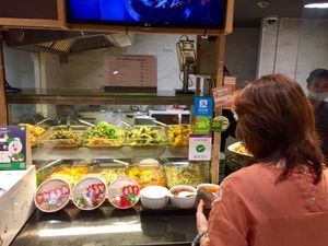 Ordering at Walee Vegetarian in Bangkok