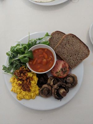 Vegan English breakfast at Cafe Michelle in Warsaw