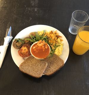 Vegan English breakfast, delicious 👌 at Cafe Michelle in Warsaw