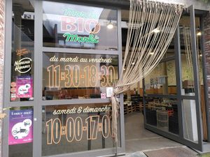 Front door at Marche Bio Des Tanneurs in Brussels