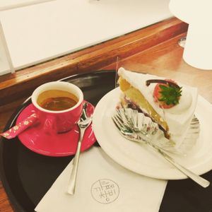 vegan cake and coffee  at Cafe Changbi - 까페창비 in Seoul