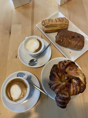 Jam, apple and chocolate pastries   at Pasticceria Caffetteria Larocca in Busto Arsizio