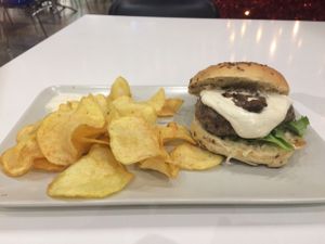 hamburguesa de champiñones y mayonesa vegana at Vegana Burgers - Atrium Saldanha in Lisbon