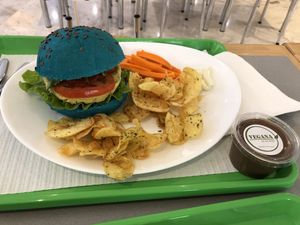 Smurf bun at Vegana Burgers - Atrium Saldanha in Lisbon