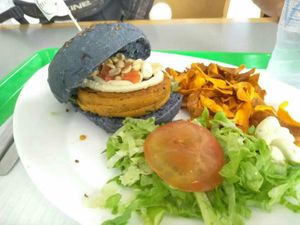 Peanut and chickpea burger with sweet potato chips and salad at Vegana Burgers - Atrium Saldanha in Lisbon