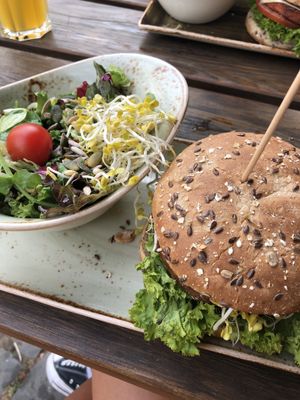 Bürger und Salat at Hans im Glück in Dusseldorf