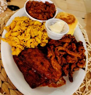 XL Combo Plate with Mac & Cheese, Tempeh Ribs, BBQ Soy Curls, Dinner Roll #Veganuary #Veganuary at Homegrown Smoker in Portland
