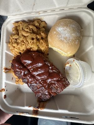 Beyond BBQ ribs plate with Mac n cheese and a roll w/ butter #Veganuary at Homegrown Smoker in Portland