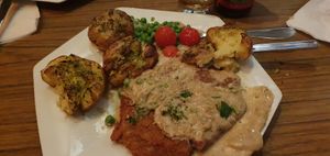 Schnitzel med Grönpeppersås & potatis at Blackbird in Gothenburg