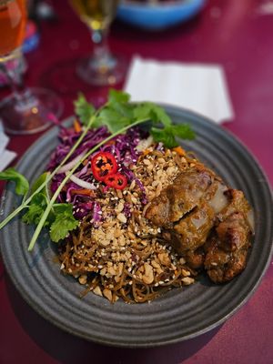 Glasnudelsallad med mock duck at Blackbird in Gothenburg