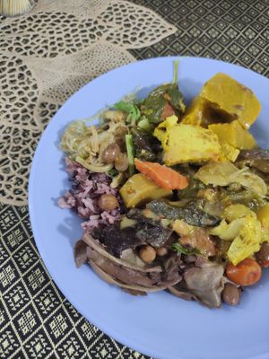 Buffet at Vegan Khunnay in Koh Samui