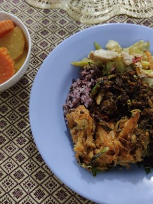 Vegan buffet at Vegan Khunnay in Koh Samui