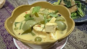 Green curry (great)  at Vegan Khunnay in Koh Samui