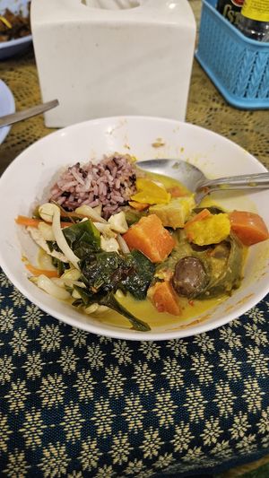 Curry, Rice, vegetables   at Vegan Khunnay in Koh Samui
