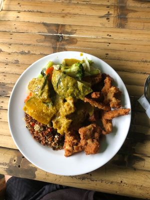 Crispy noms and pumpkin curry at Vegan Khunnay in Koh Samui