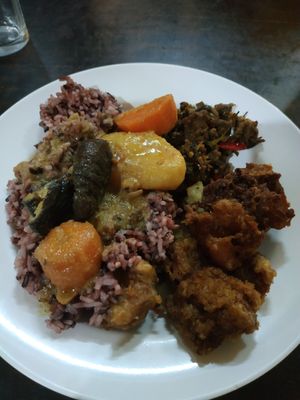 Food from the buffet at Vegan Khunnay in Koh Samui