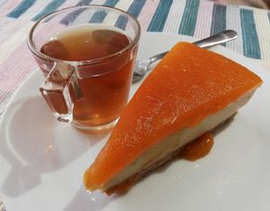 Cheesecake au kaki at Invita Fresh Food in Toulouse