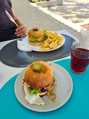 Beyond Burger at Alcachofra Cafe in Faro