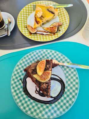 Cakes at Alcachofra Cafe in Faro