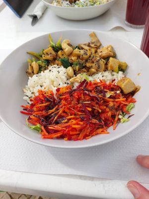 Vegan bowl at Alcachofra Cafe in Faro