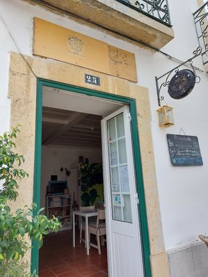 Entrence at Alcachofra Cafe in Faro