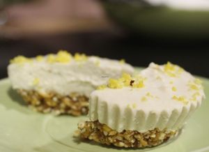 vegan cheesecake at Alcachofra Cafe in Faro