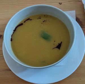 Tagessuppe mit Kürbis, Kartoffeln, Möhren, Zwiebeln at Alcachofra Cafe in Faro