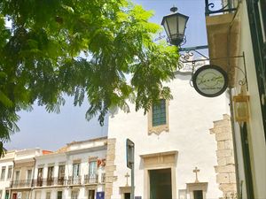 Main entrance at Alcachofra Cafe in Faro