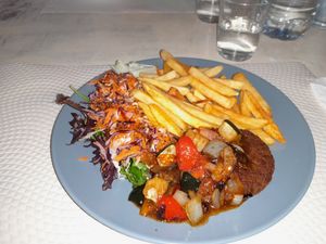Bean burger at Alcachofra Cafe in Faro