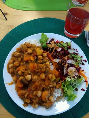 chickpea curry at Alcachofra Cafe in Faro
